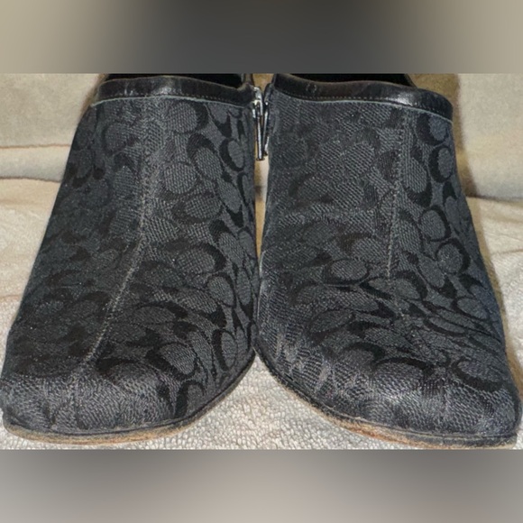Coach *Rare* Vintage A3971 Daphne Block Heel Logo Bootie in Black/Black size 7B - Picture 15 of 16